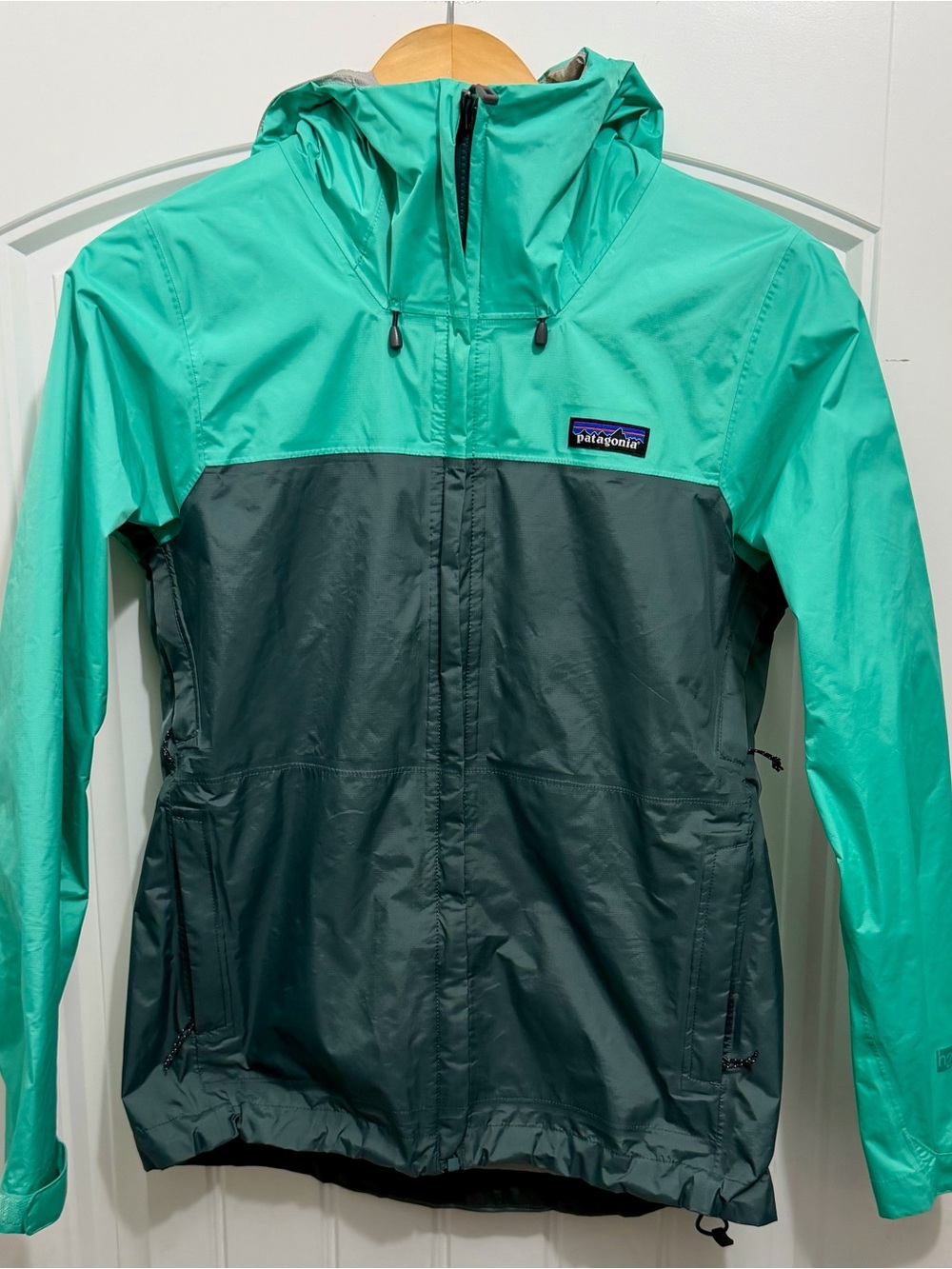 Patagonia Women’s Torrentshell Rain Jacket, Turquoise/Gray Colorblock, XS, 83807